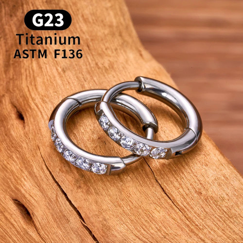 Серьга-кликер 2 мм. Титан, кристаллы. SK1676