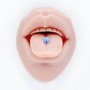 Штанга 1,6 мм. Титан, полосатые акриловые шарики 5 мм. BBUVBETi