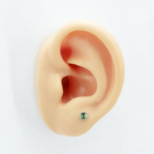 Интернал-лабрета 1,2 мм. Титан, вставка - нефрит 4 мм. LBICST0691